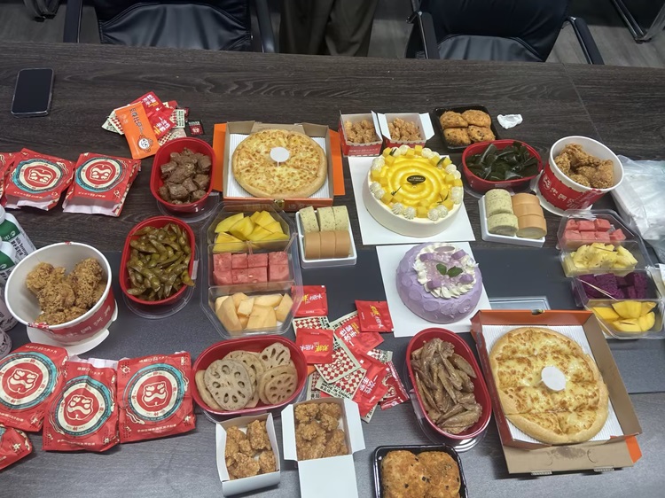 公司生日會：歡樂與團(tuán)隊(duì)精神的盛宴