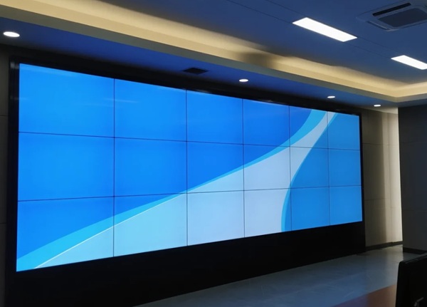 老牌廠家 vs. 新興品牌：在液晶拼接屏領(lǐng)域各有什么特點(diǎn)？